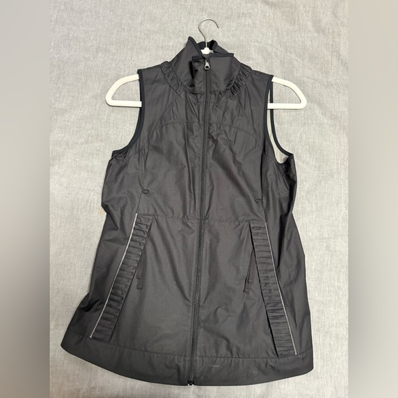 Lululemon Women's Black Hooded convertible vest/jacket size 6 running - Picture 5 of 7